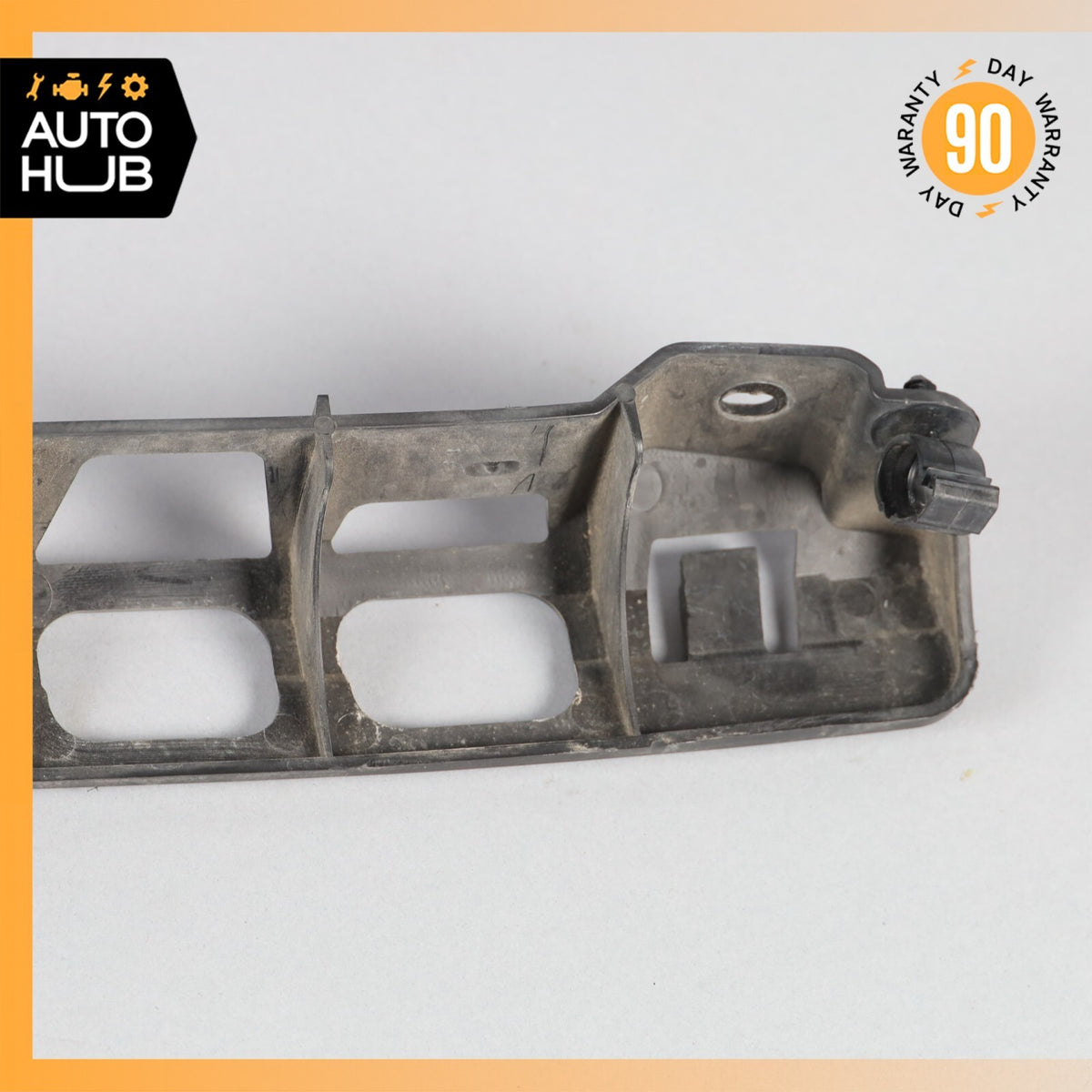 11-18 Porsche Cayenne 958 Hybrid S Rear Center Bumper Support Bracket OEM - photo 6