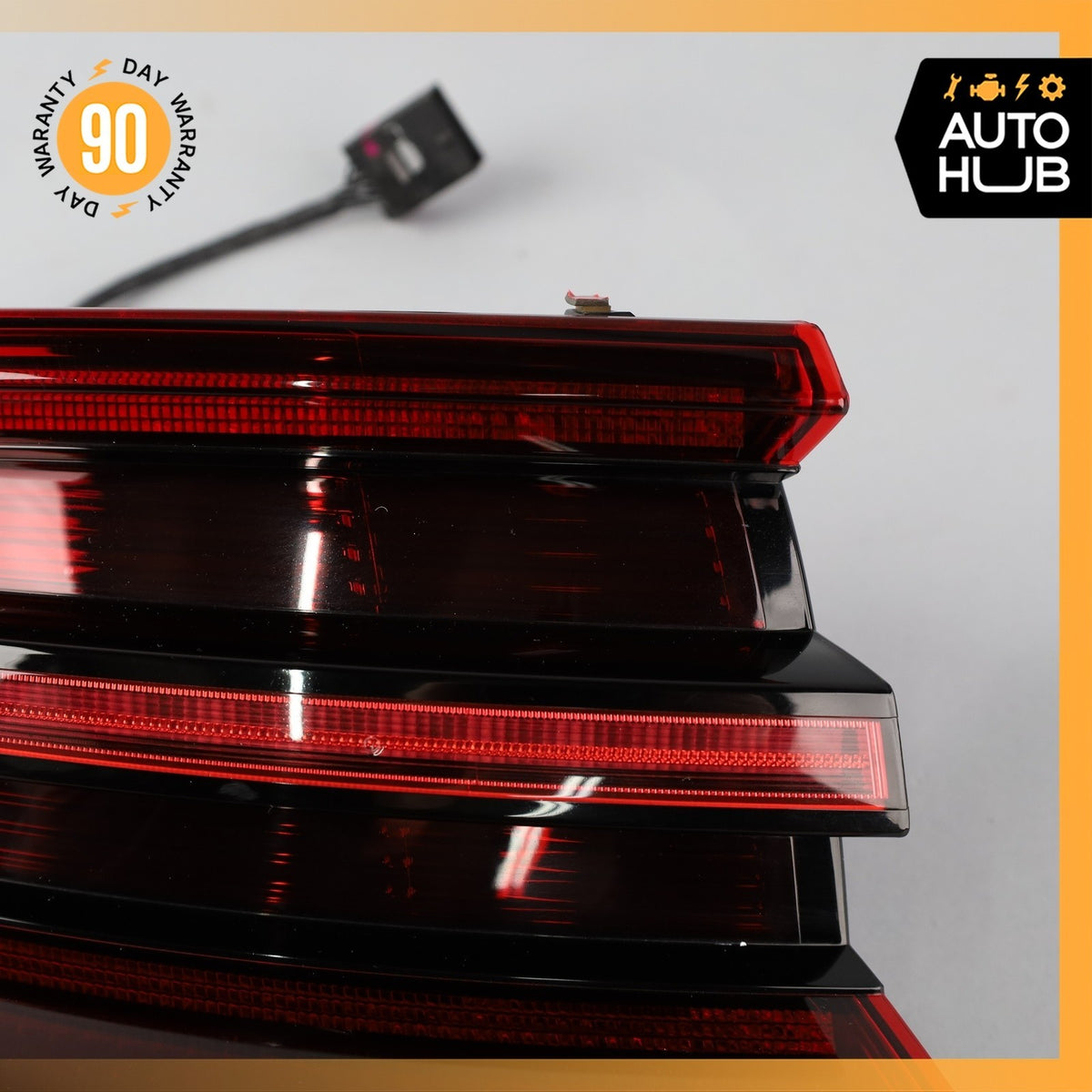 15-18 Porsche Macan 95B GTS Left Side Outer Tail Light Lamp 95B945095C OEM - photo 4