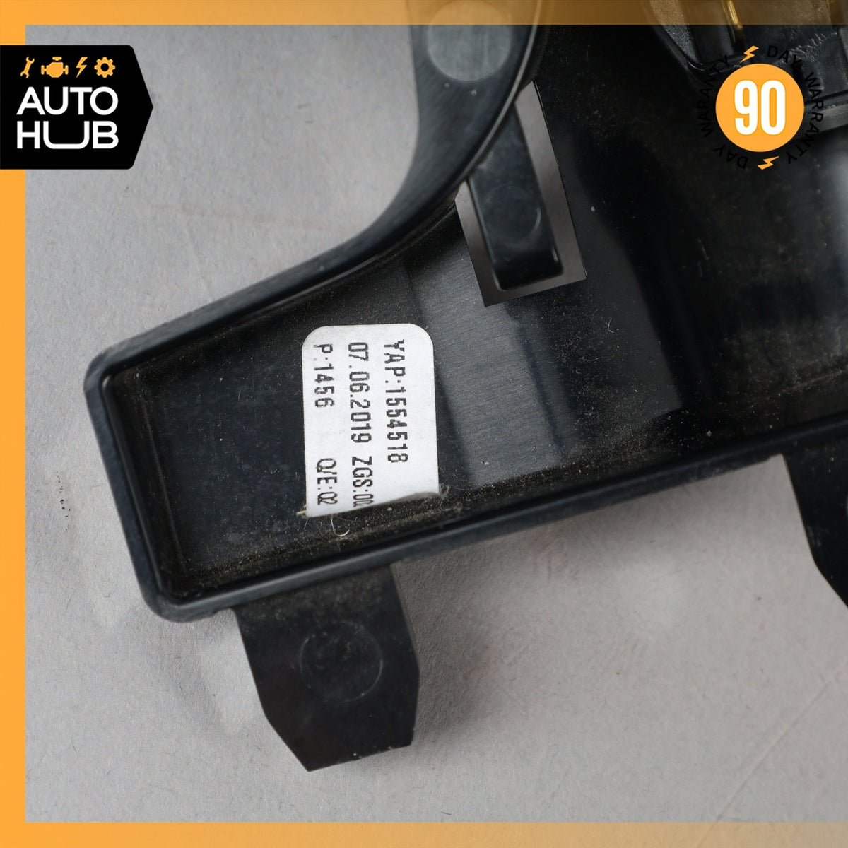 19-23 Mercedes W205 C300 C43 AMG Center Console Power Socket Outlet OEM 67k - photo 7