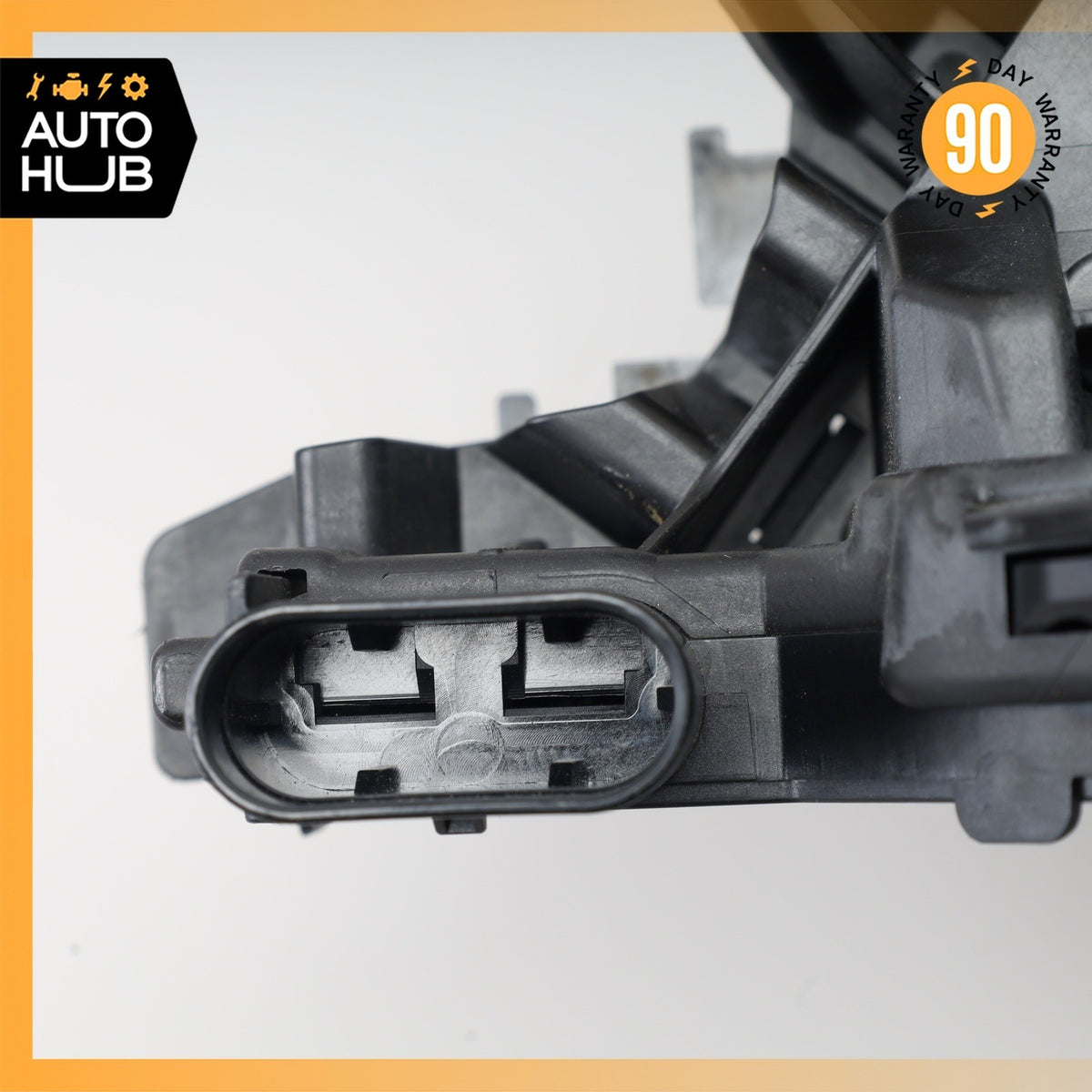 Mercedes W213 E300 Front Engine Fuse Box Relay 2135403439 OEM - photo 11