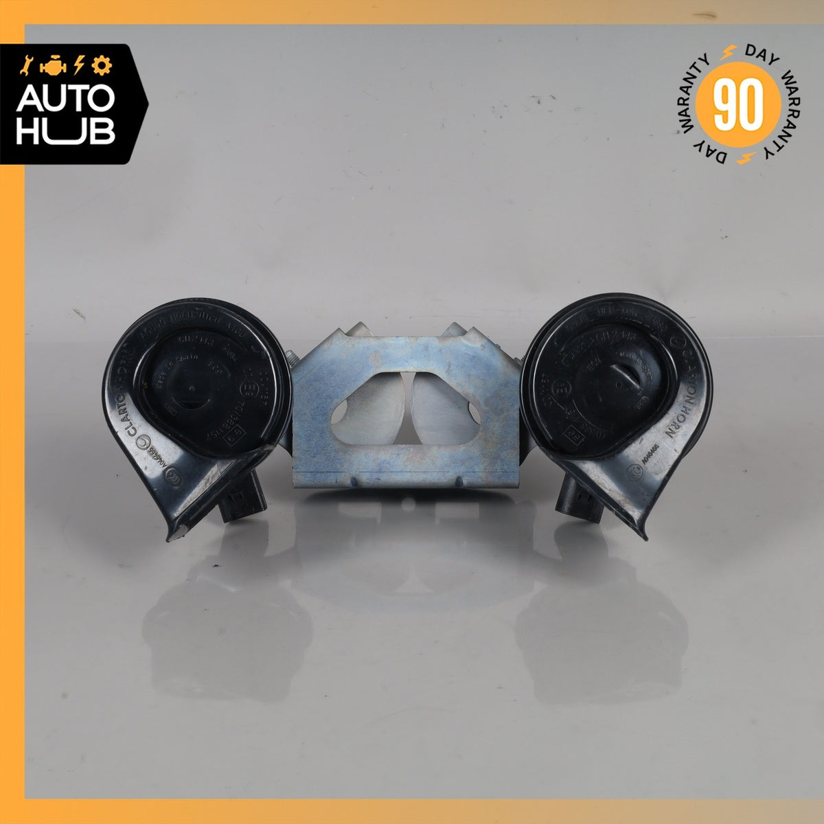 Mercedes W205 C63 AMG Left & Right Side High Tone Note Signal Horn Set OEM - photo 1