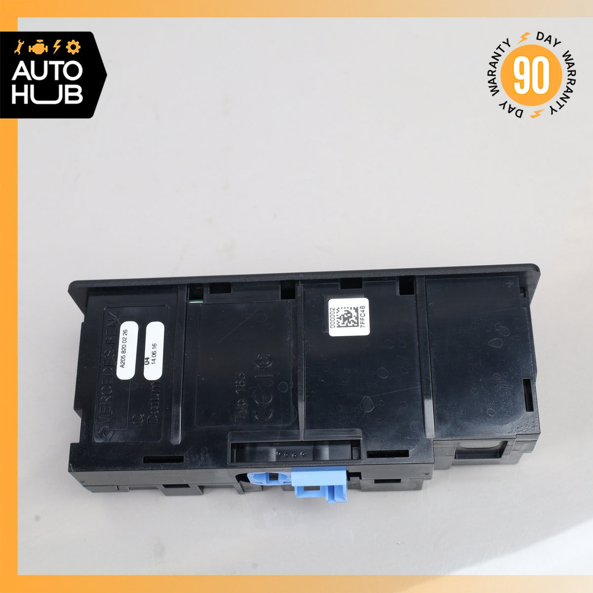 Mercedes W205 C300 C350e Center Console Socket USB Port OEM - photo 4
