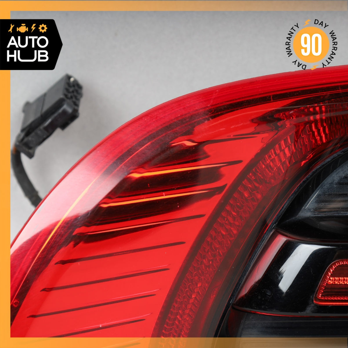15-18 Porsche Macan 95B Rear Right Passenger Side Inner Tail Light Lamp OEM 70k - photo 4