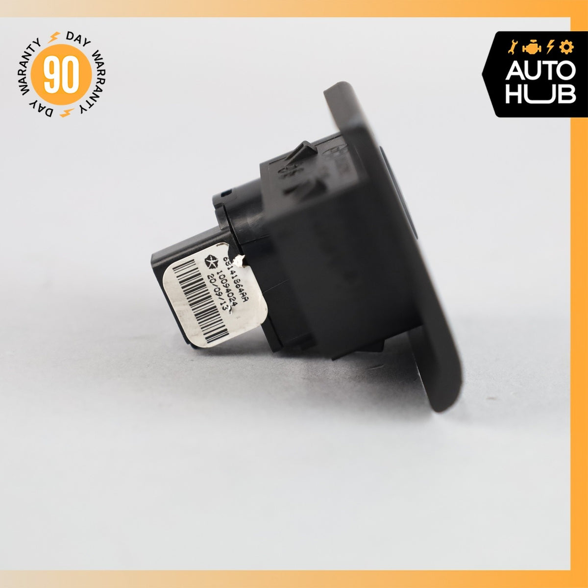 Maserati Quattroporte M156 Trunk Lid Release Boot Button 675000027 OEM - photo 5