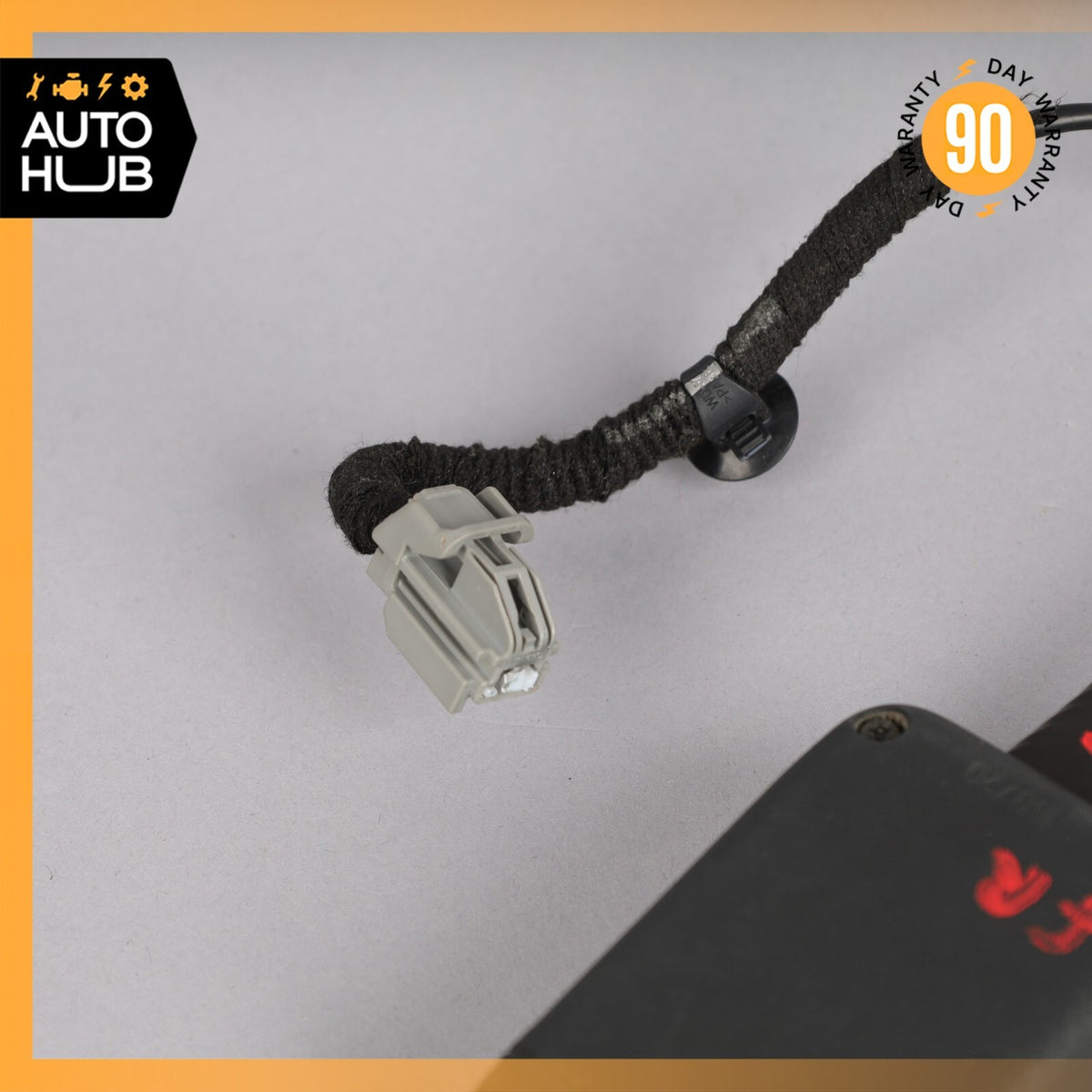17-20 Maserati Levante M161 Front Right Passenger Seat Belt Buckle Black OEM 44k - photo 10