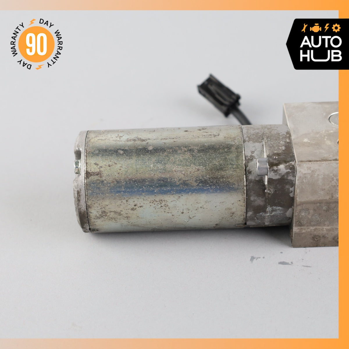Mercedes W221 S63 Trunk Lid Locking Hydraulic Pull Down Pump w/ Foam Case OEM - photo 9