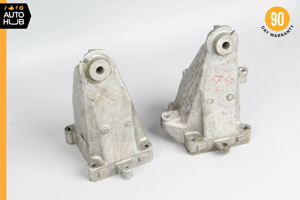 12-15 Mercedes W204 C250 Engine Motor Bracket Mount Right & Left Set of 2 OEM - photo 1