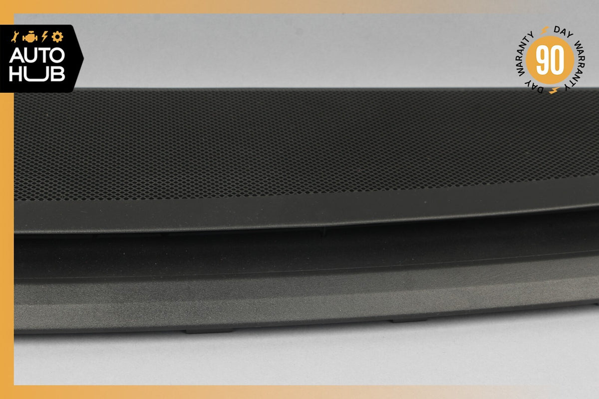 12-18 Mercedes W218 CLS63 CLS400 Rear 3RD Third Brake Stop Light Trim Black OEM - photo 3