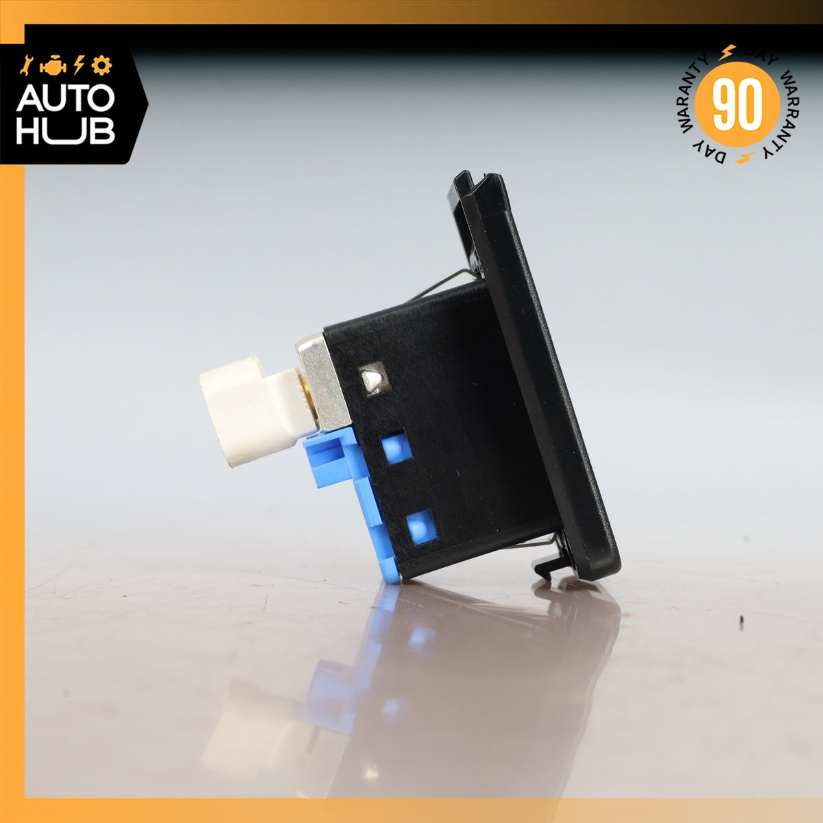 BMW E60 528i 328i Front Center Console Charge AUX/USB Port Socket OEM 78k - photo 6