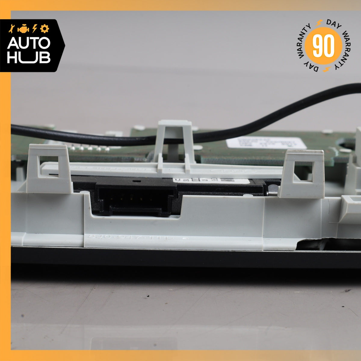 Audi 8J TT Front Overhead Console Dome Reading Light Lamp 8J0947111CE OEM - photo 10