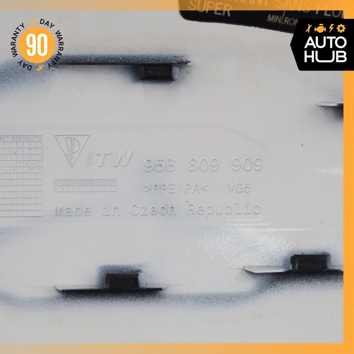 15-24 Porsche Macan 95B GTS Fuel Door Lid Gas Tank Cover White 95B809909 OEM - photo 10