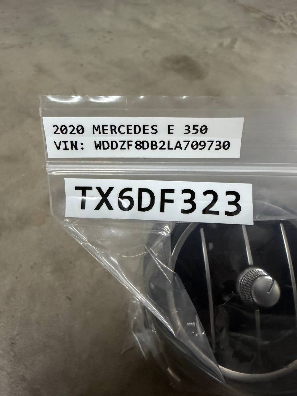 Mercedes W213 E350 Right or Left Outer Dash Air A/C Vent OEM - photo 8