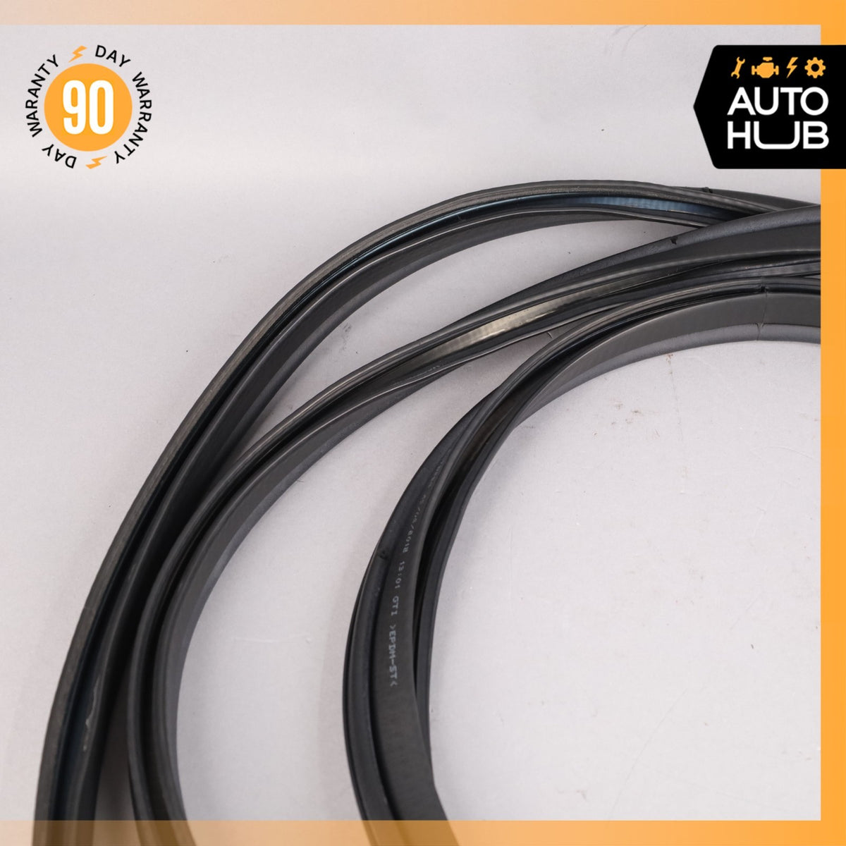 Aston Martin V8 Vantage Coupe Rear Trunk Boot Tailgate Lid Rubber Seal OEM 26k - photo 3