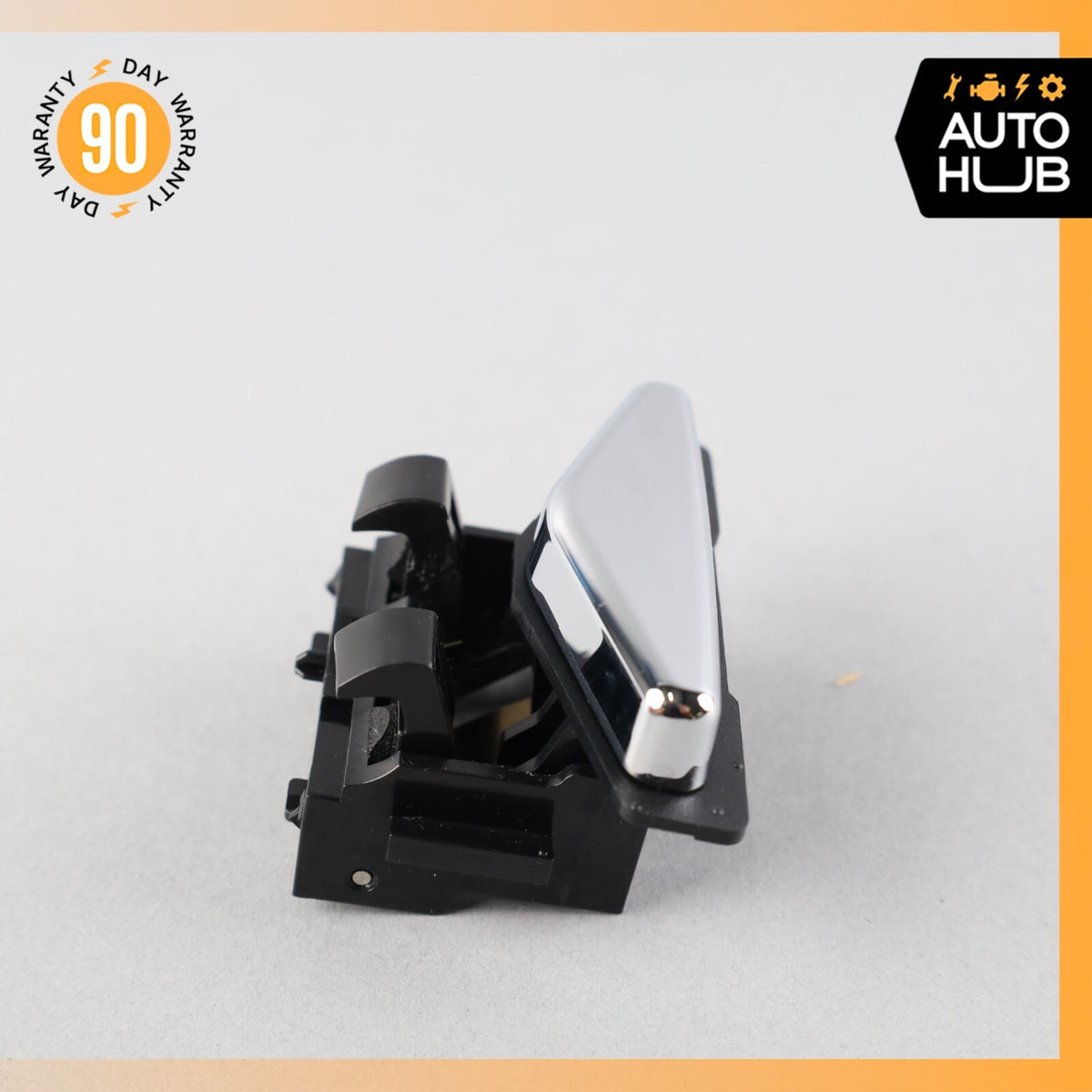 Maserati Quattroporte M156 Center Console Armrest Release Opener Button OEM - photo 4