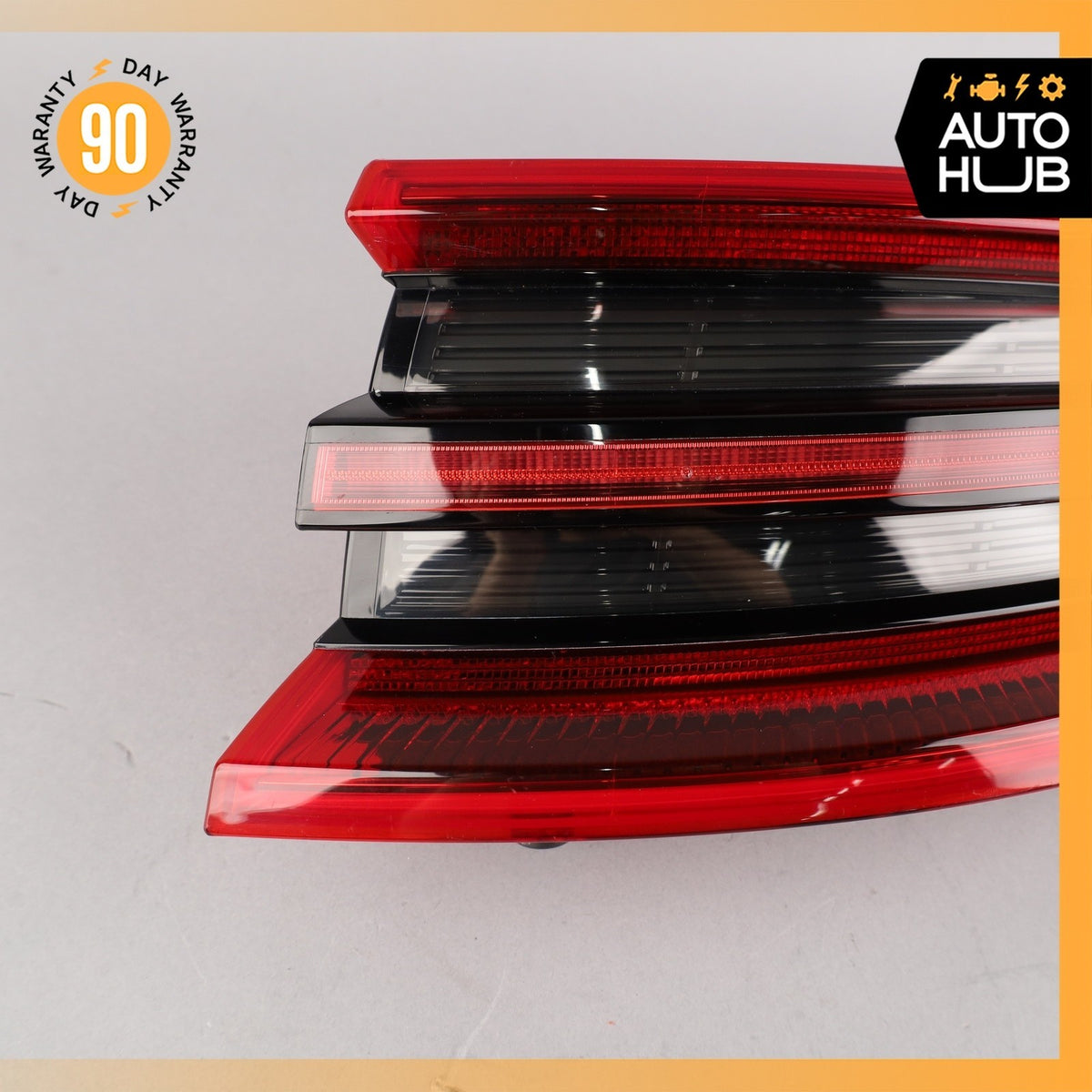 15-18 Porsche Macan 95B S GTS Right Side Outer Tail Light Lamp 95B945096E OEM - photo 4