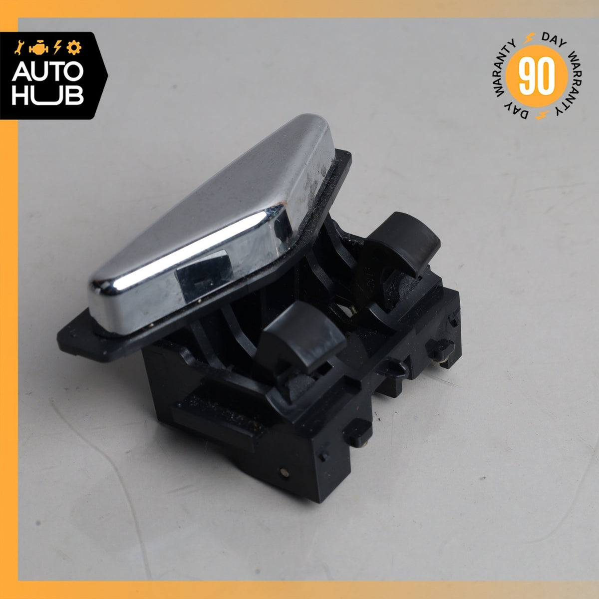 Maserati Quattroporte M156 Center Console Armrest Release Opener Button OEM - photo 9