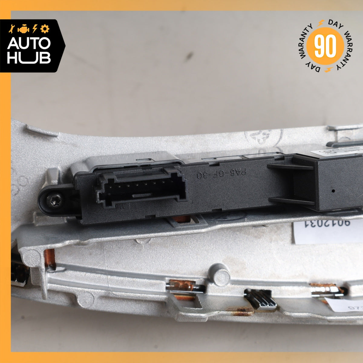 07-09 Mercedes W211 E350 E550 Cover 2116808636 OEM - photo 7