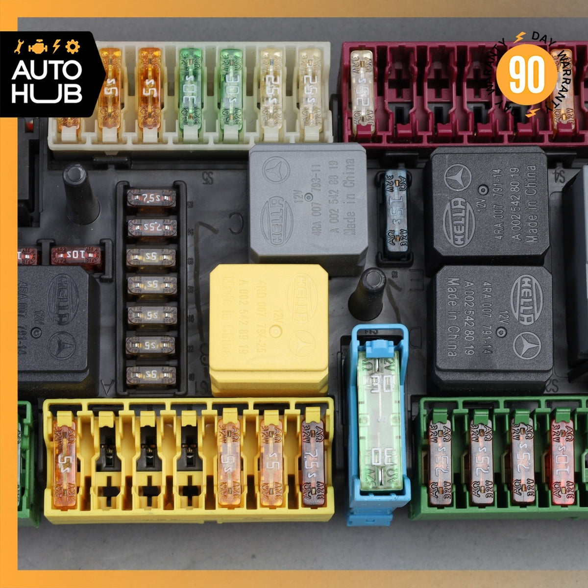 Mercedes W242 B250e Right Dashboard Relay Terminal Fusebox Fuse Box OEM - photo 4