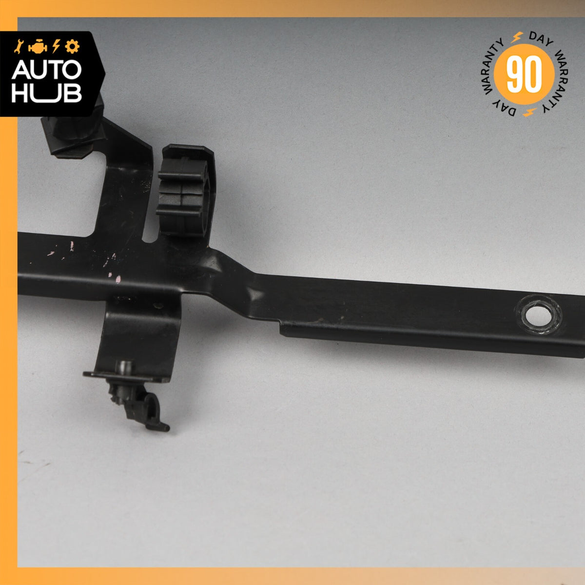 2005 Maserati Quattroporte M139 Engine Motor Left Side Brake Vacuum Line Bracket - photo 3