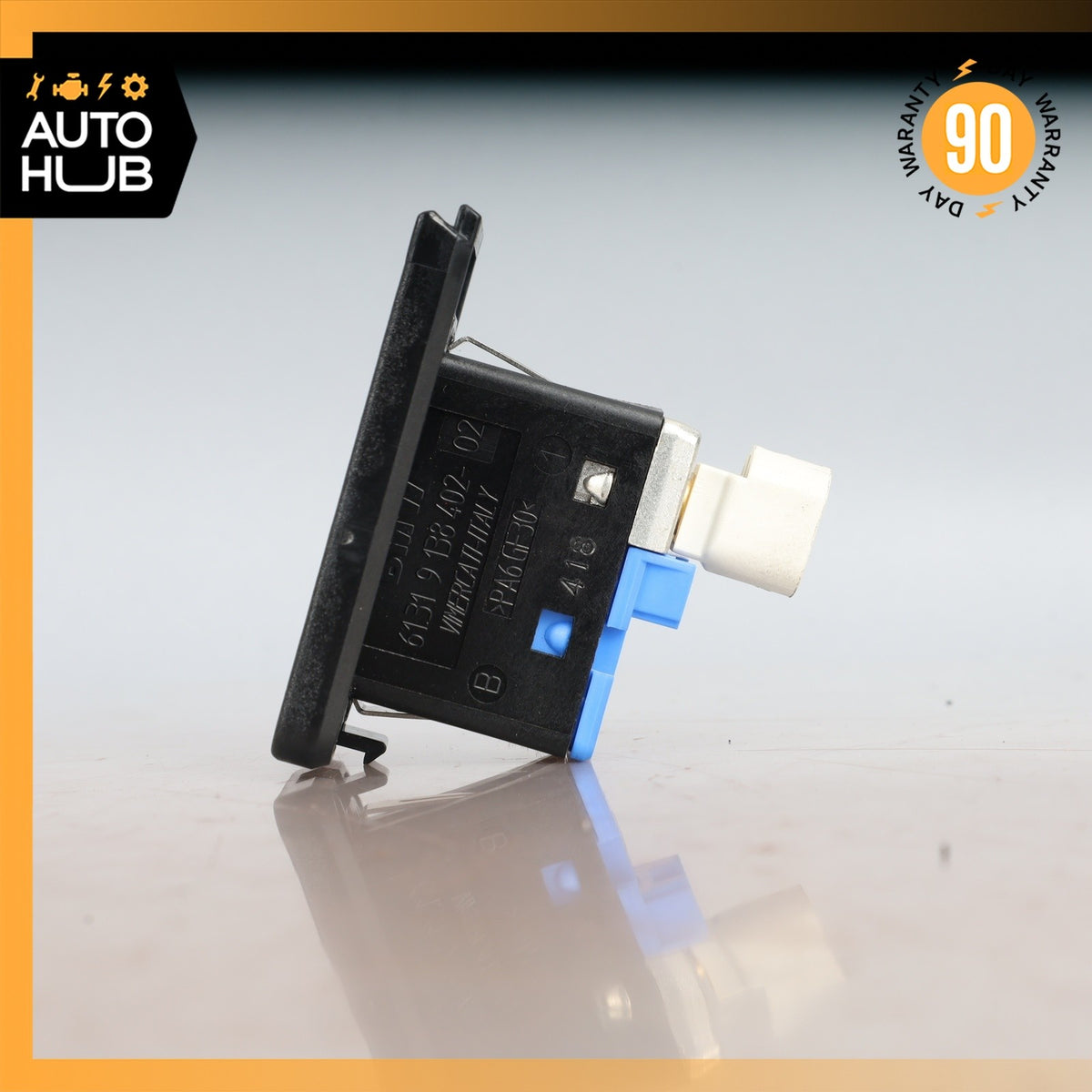 BMW E60 528i 328i Front Center Console Charge AUX/USB Port Socket OEM 78k - photo 4