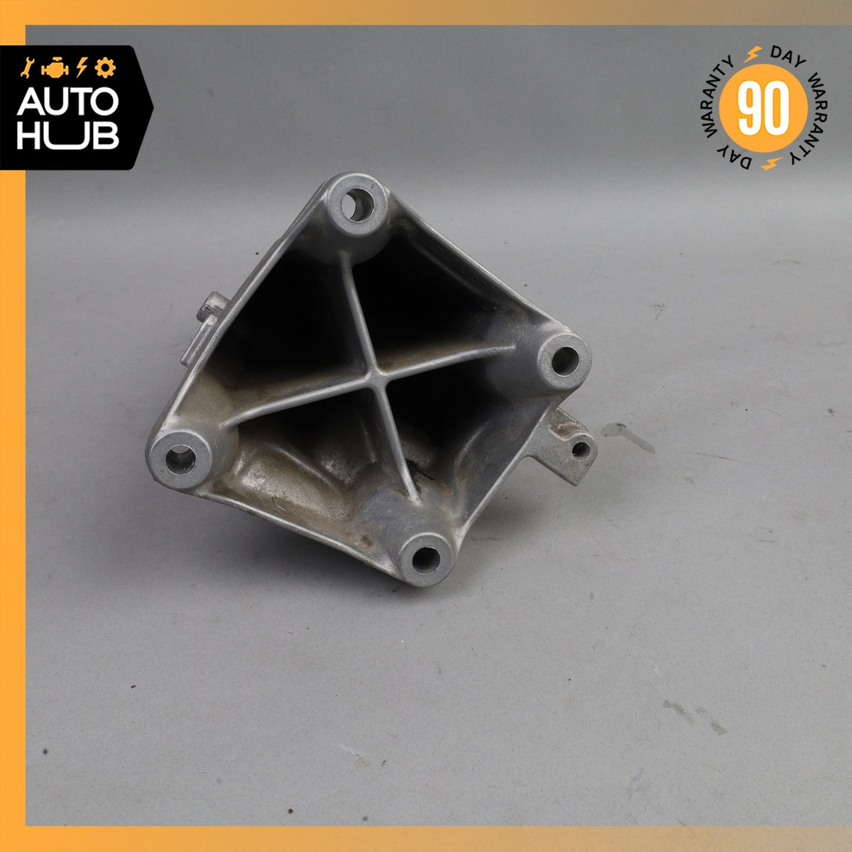 Meredes X253 GLC300 Engine Motor Right Side Mount Bracket OEM - photo 11