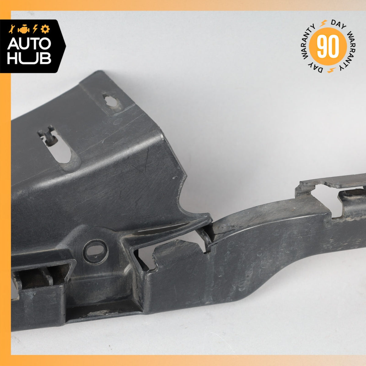 08-18 Maserati GranTurismo M145 Left Side Rocker Panel Side Skirt Bracket OEM - photo 3