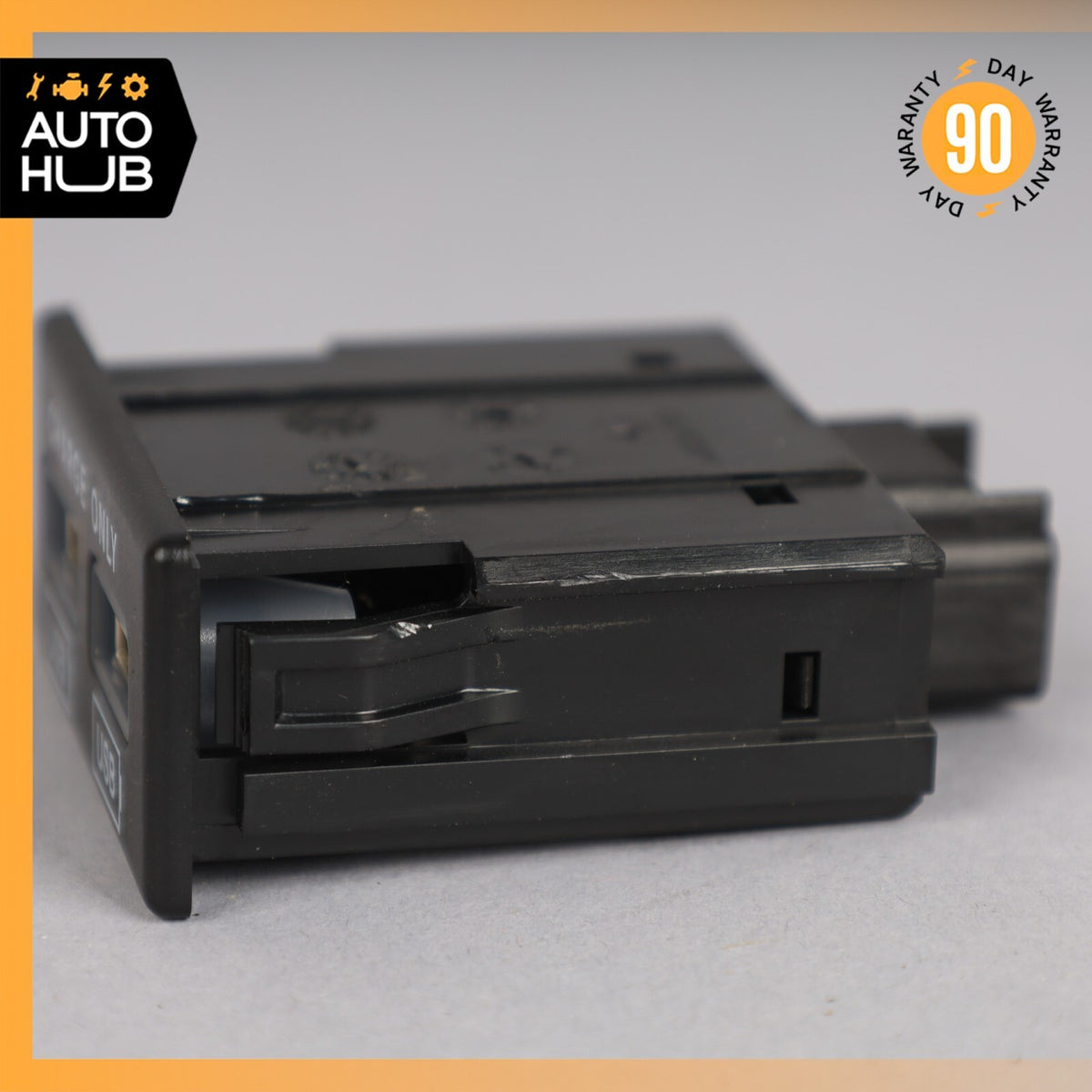 17-20 Maserati Levante M161 Center Console Charge Ports 670037782 OEM 44k - photo 5