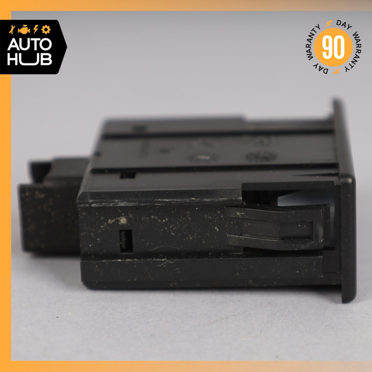 17-20 Maserati Levante M161 Center Console Charge Ports 670037782 OEM 44k - photo 3