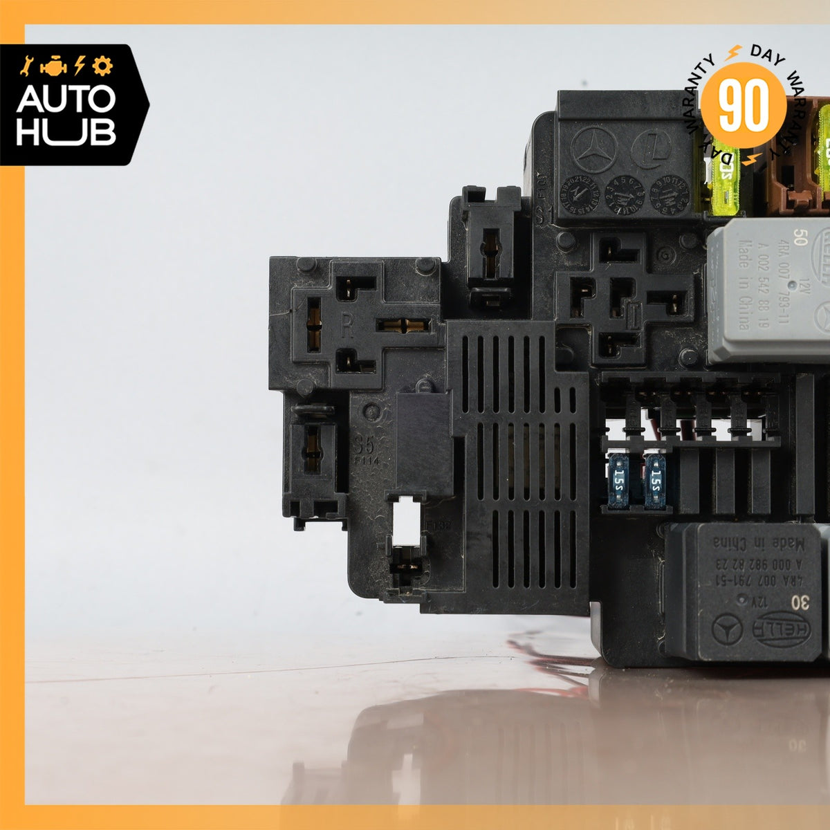 Mercedes W213 E300 E43 AMG Front Engine Fuse Box Relay 2139062202 OEM - photo 3