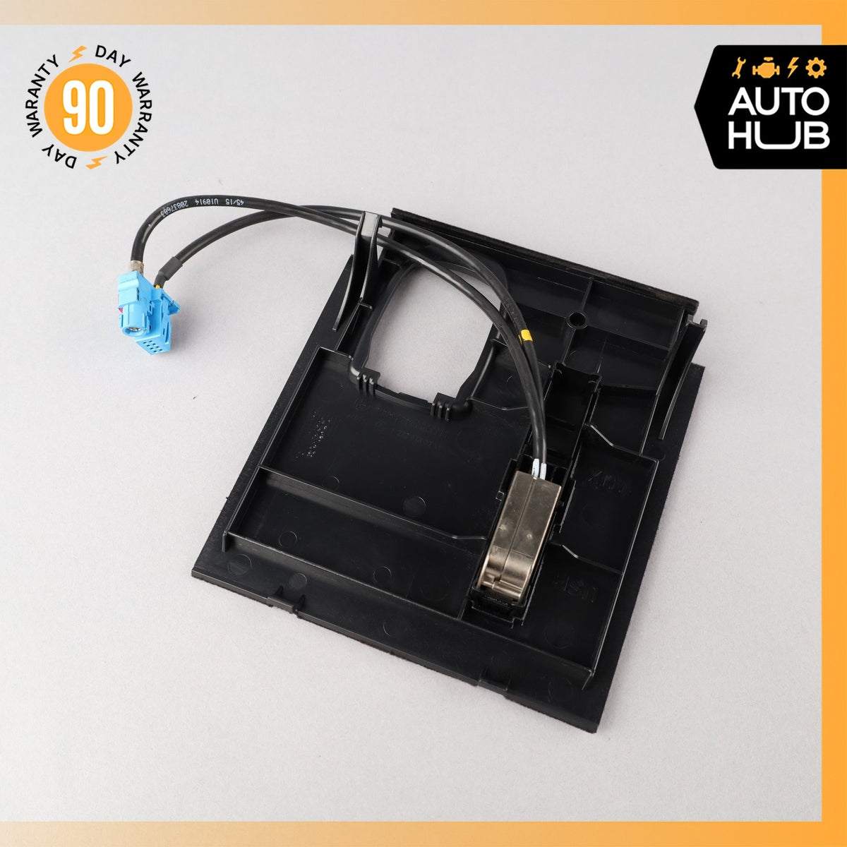 14-17 Mercedes W217 S550 S600 S63 AMG Center Console Socket USB Port w/ Trim OEM - photo 8