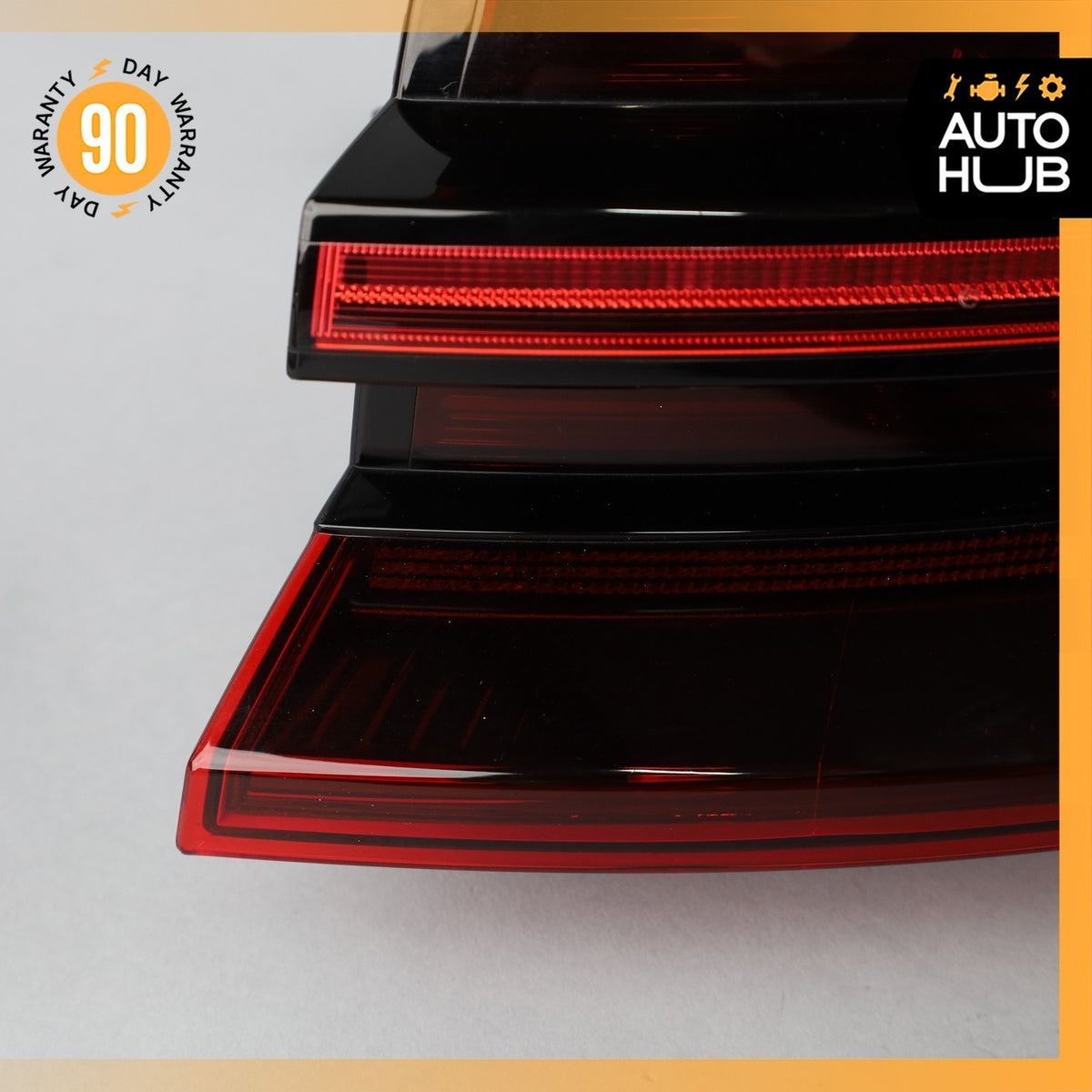 15-18 Porsche Macan 95B GTS Right Side Outer Tail Light Lamp 95B945096C OEM - photo 4