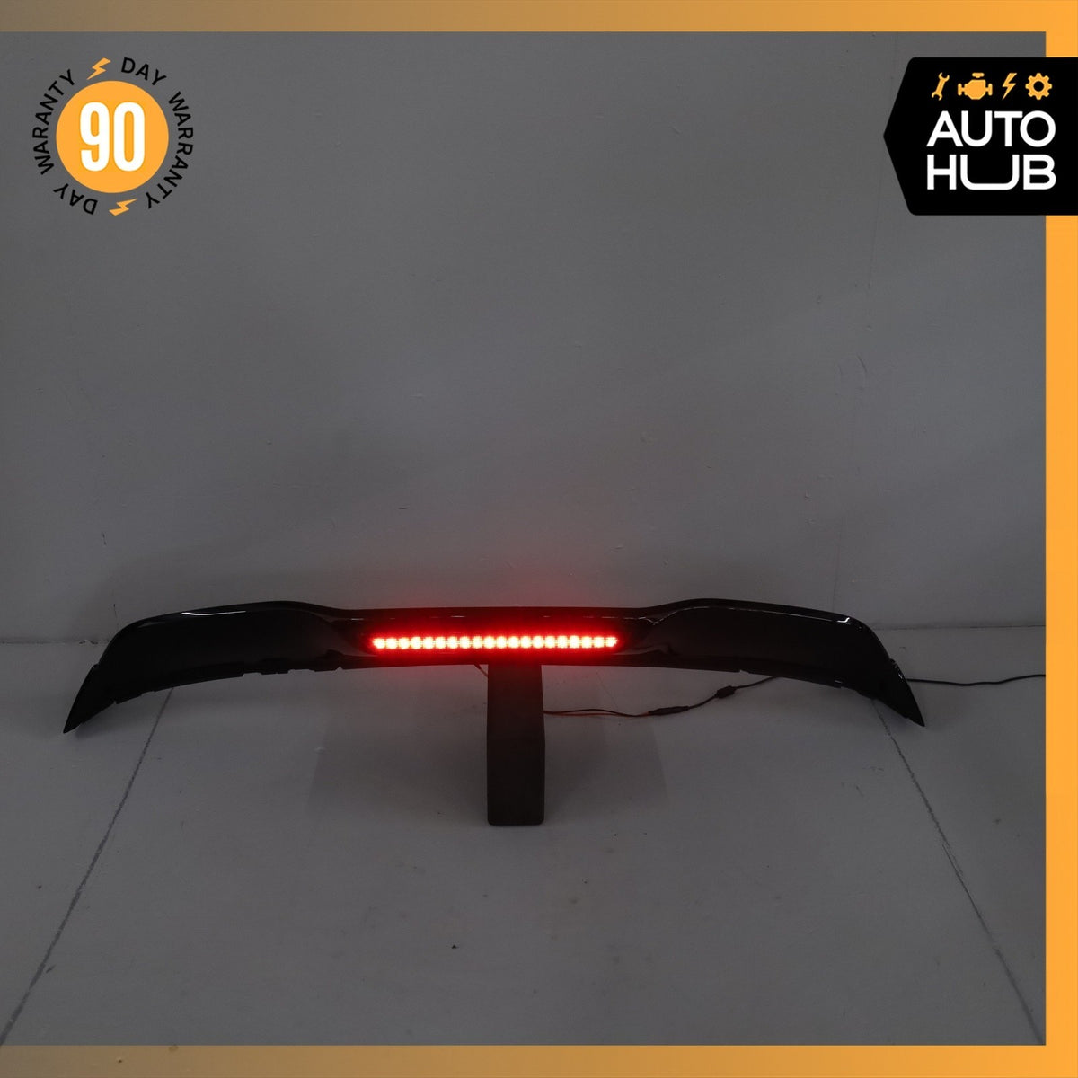 12-14 Porsche Cayenne 958 Trunk Lid Molding Trim Spoiler Wing w/ Light OEM - photo 2
