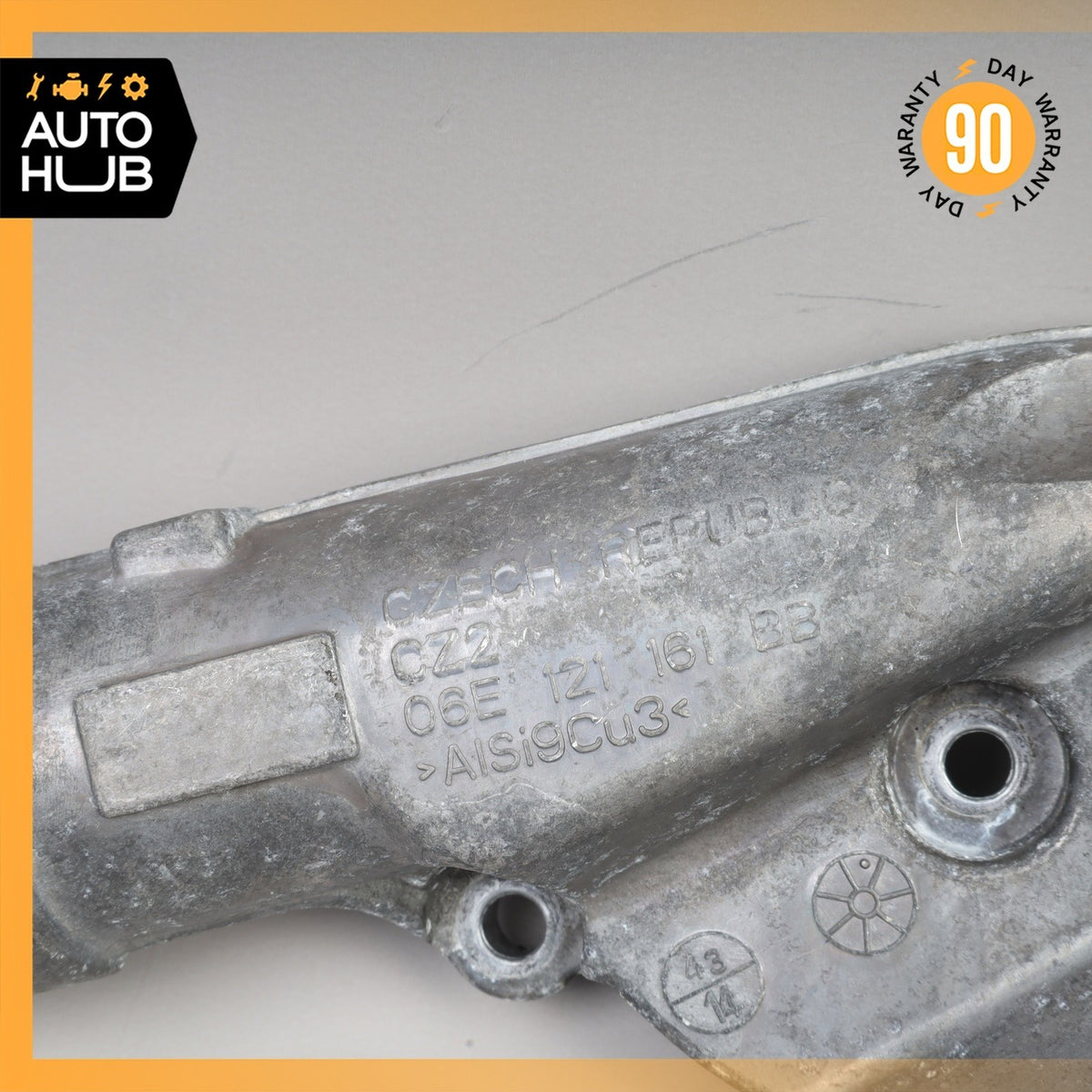 Porsche Cayenne 958 Hybrid S Engine Water Pump Mount Bracket OEM - photo 3