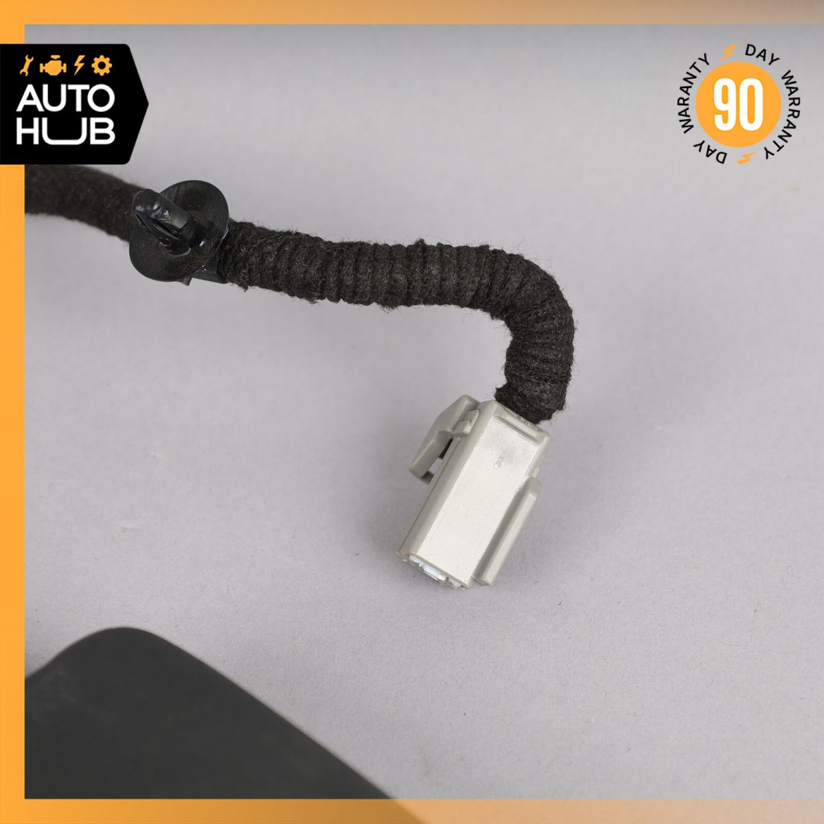 17-20 Maserati Levante M161 Front Right Passenger Seat Belt Buckle Black OEM 44k - photo 4