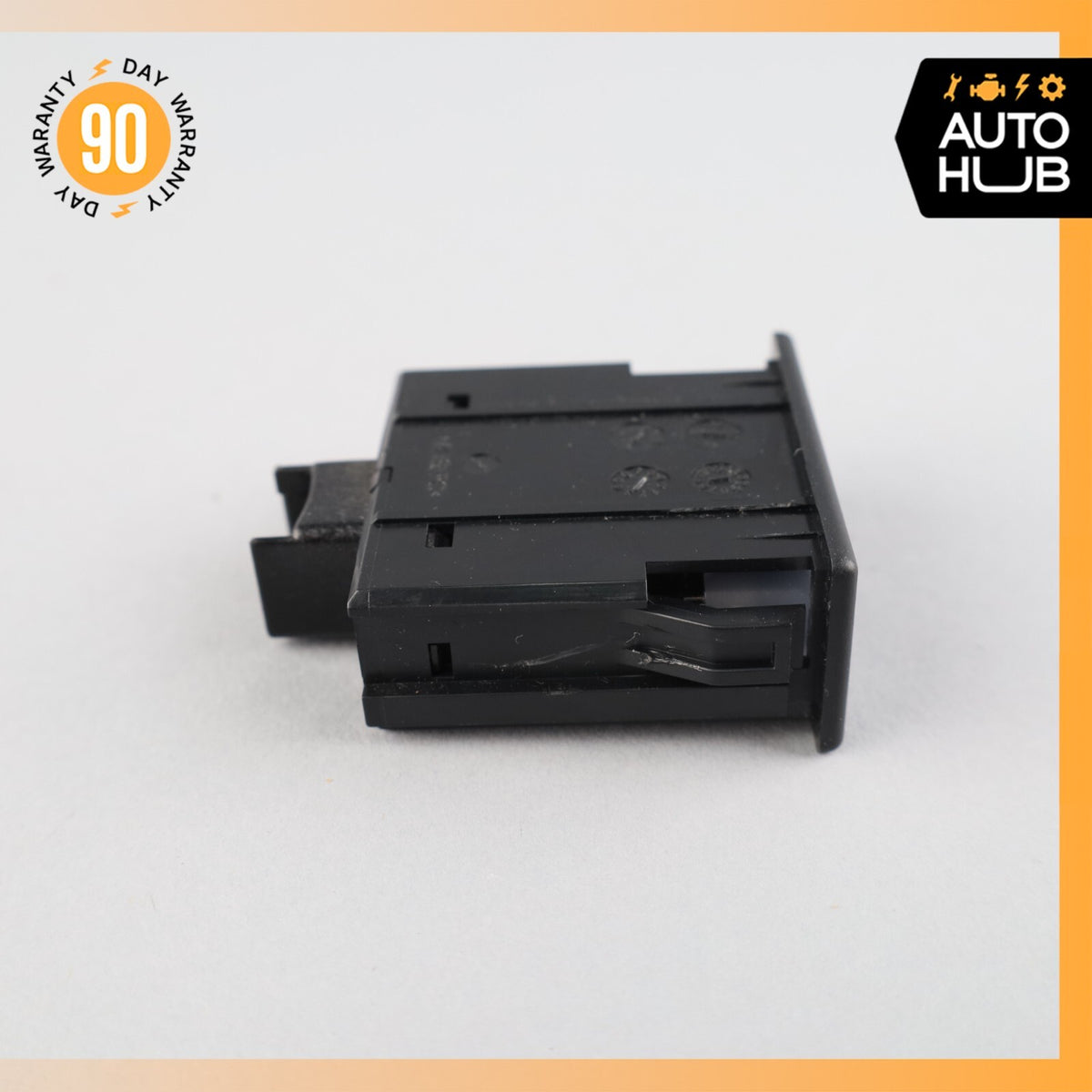 17-20 Maserati Levante S M161 Center Console Charge Ports 670037782 OEM 64k - photo 5