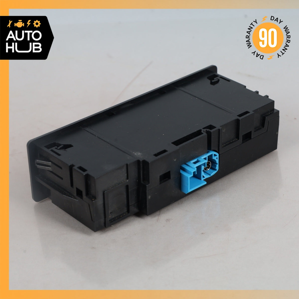 Mercedes W205 C300 C350e Center Console Socket USB Port OEM - photo 6