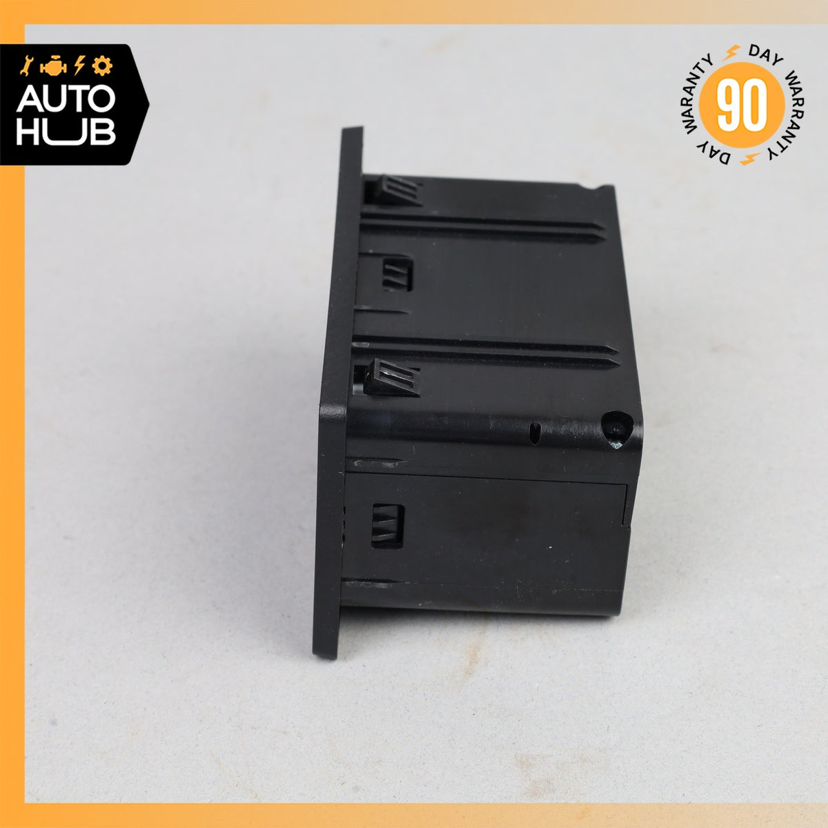 17-19 Infiniti Q60 Center Console Socket USB Port OEM 71k - photo 4