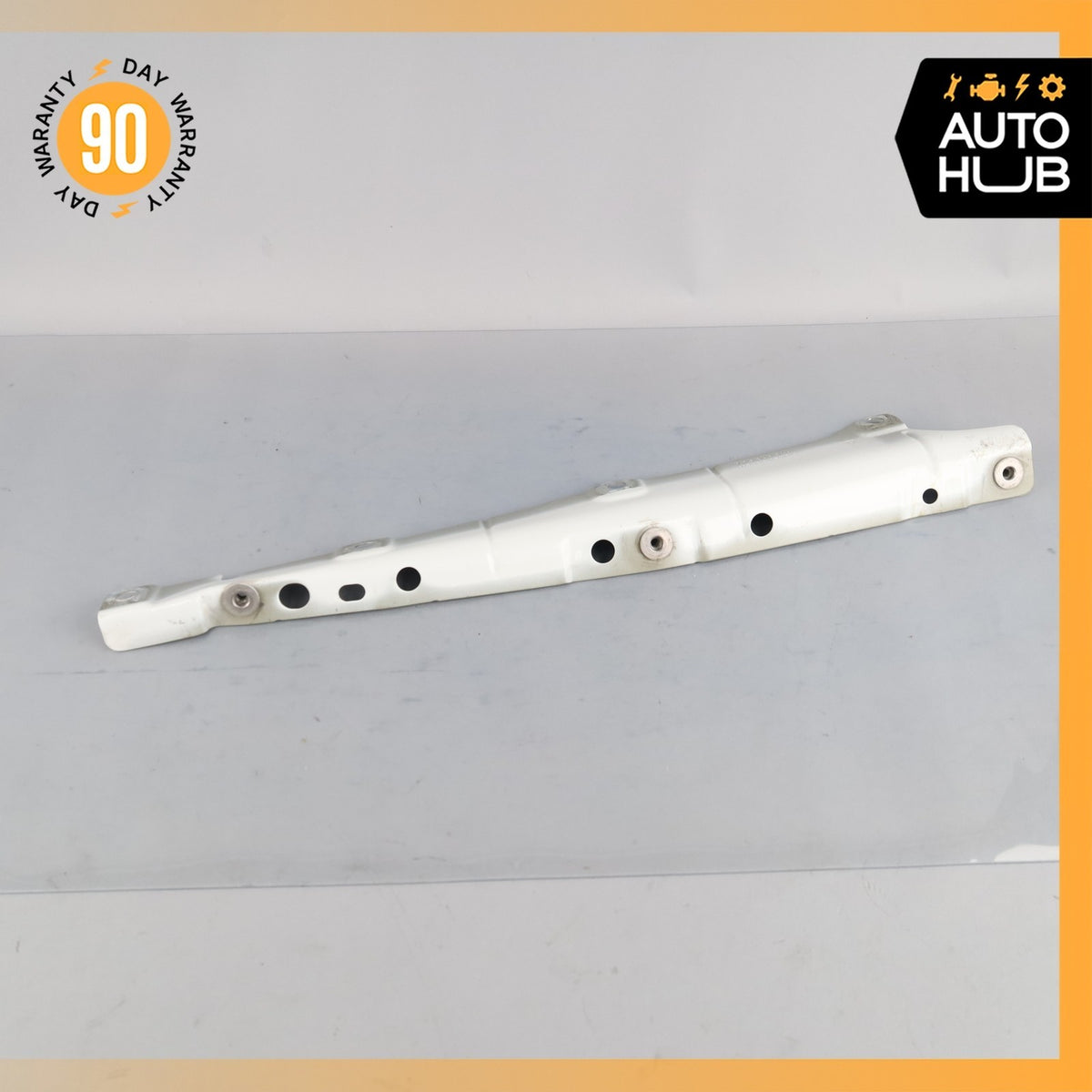 Porsche Cayenne 958 Front Right Fender Support Mount Bracket 7P5806520 OEM - photo 1