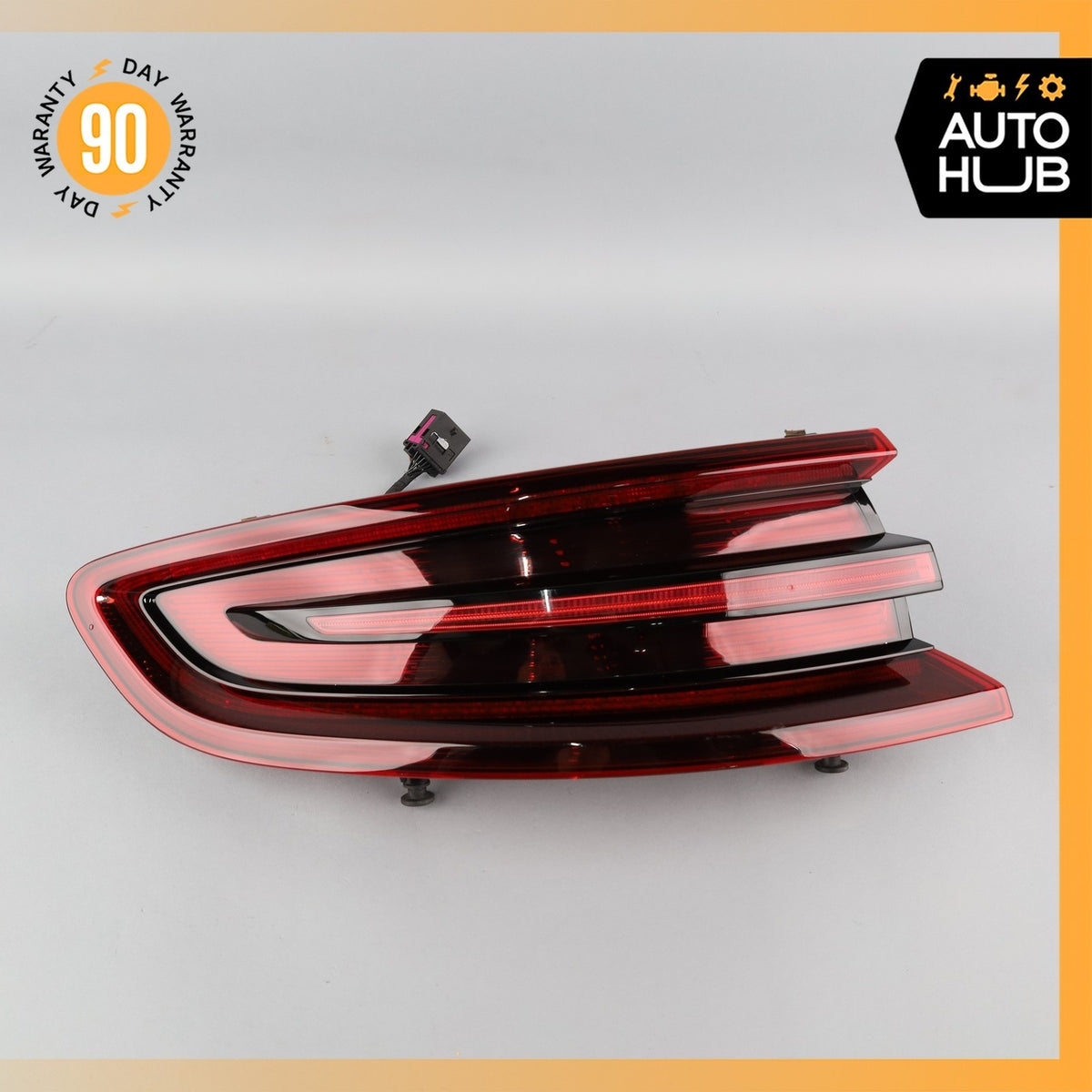 15-18 Porsche Macan 95B GTS Left Side Outer Tail Light Lamp 95B945095C OEM - photo 2