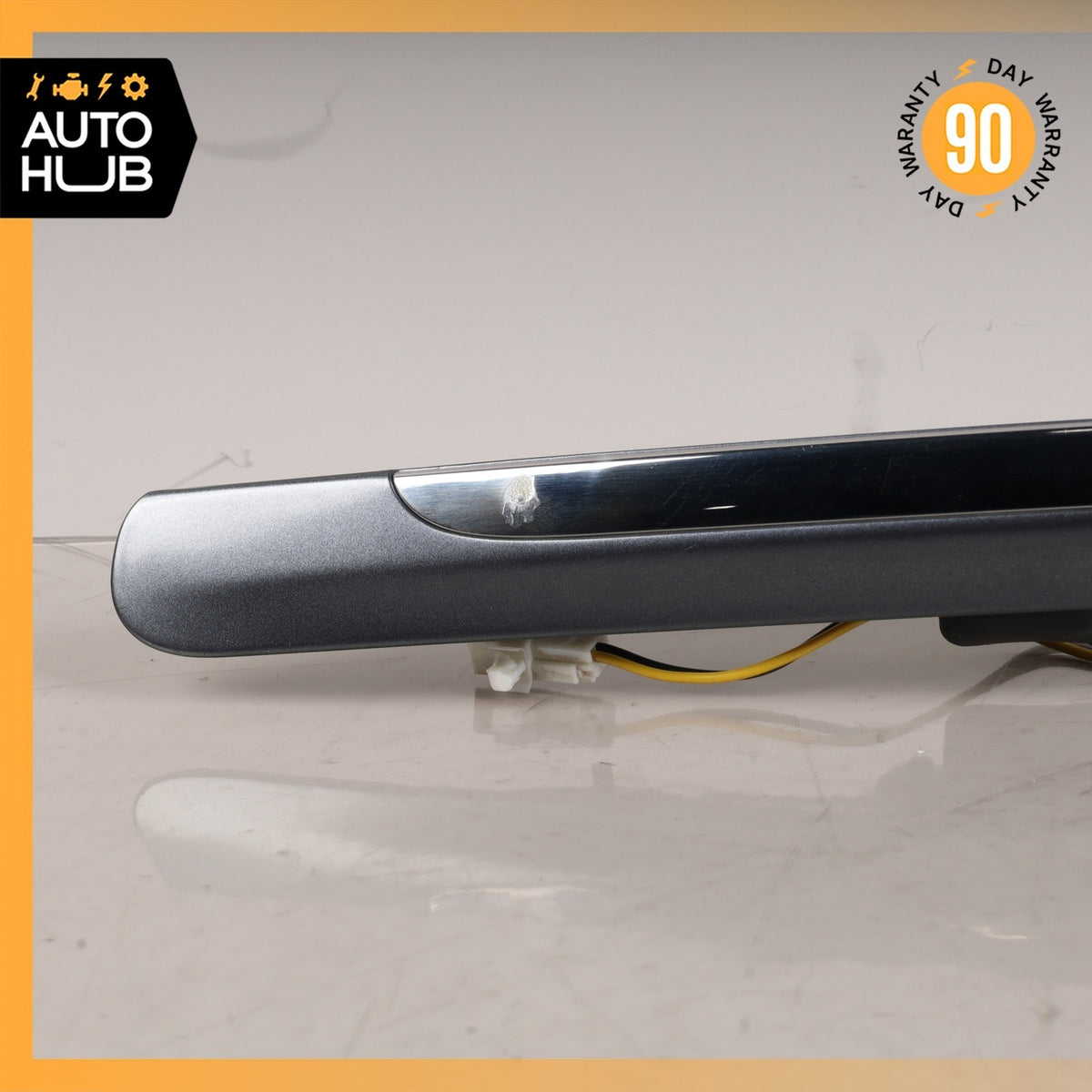 03-13 Maserati Quattroporte M139 Rear Trunk Lid Moulding Plate w/Lights OEM 84k - photo 4