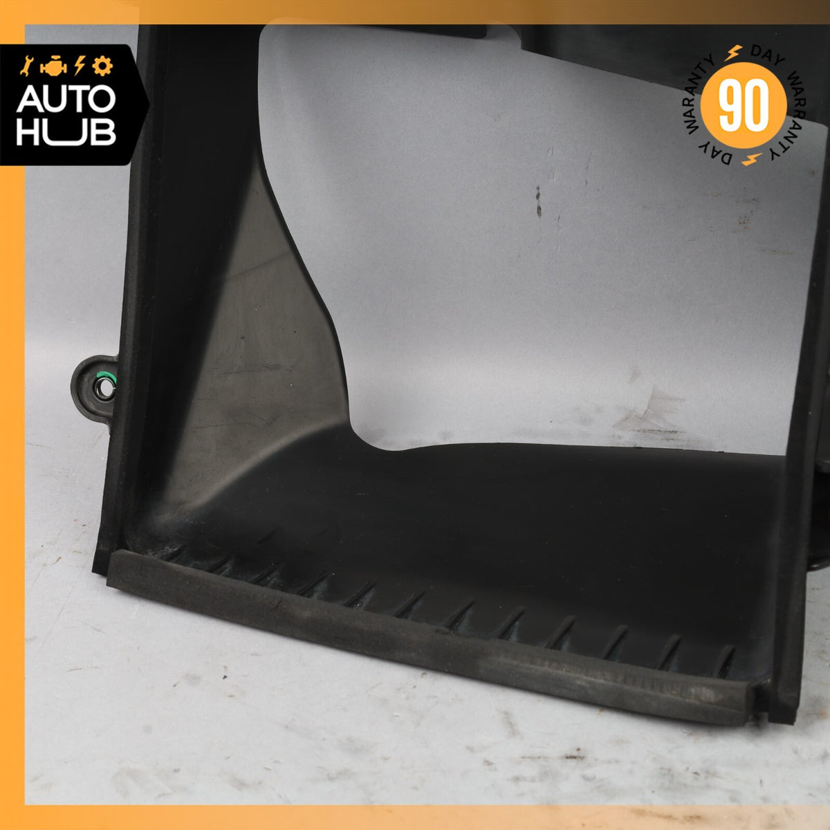 2014 Maserati Quattroporte Front Left Side Intercooler Duct Shroud 670002899 OEM - photo 10