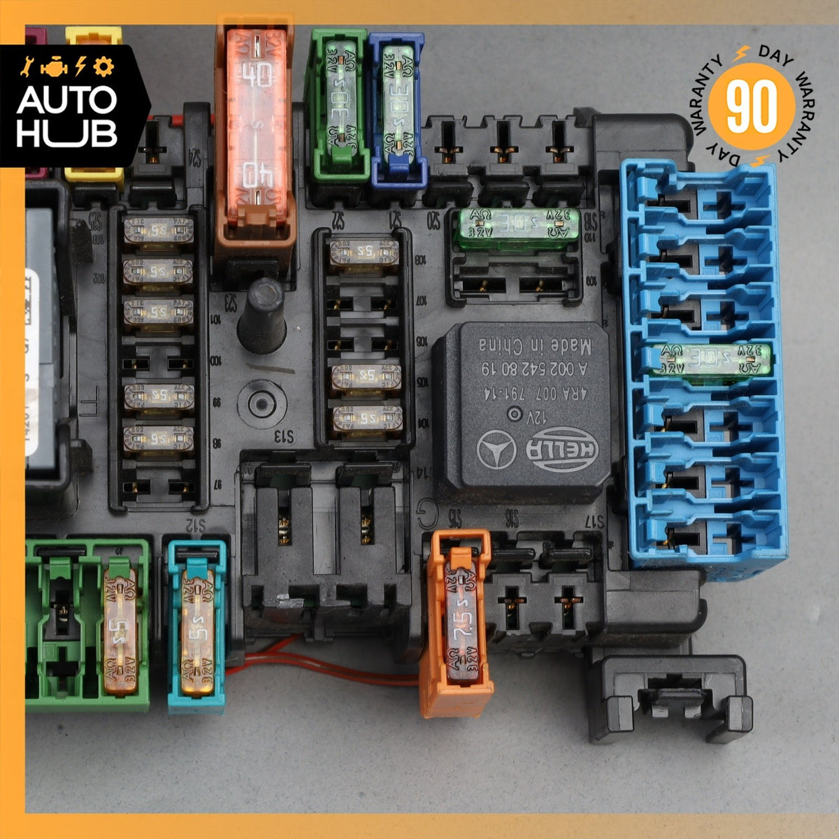 Mercedes W242 B250e Right Dashboard Relay Terminal Fusebox Fuse Box OEM - photo 3