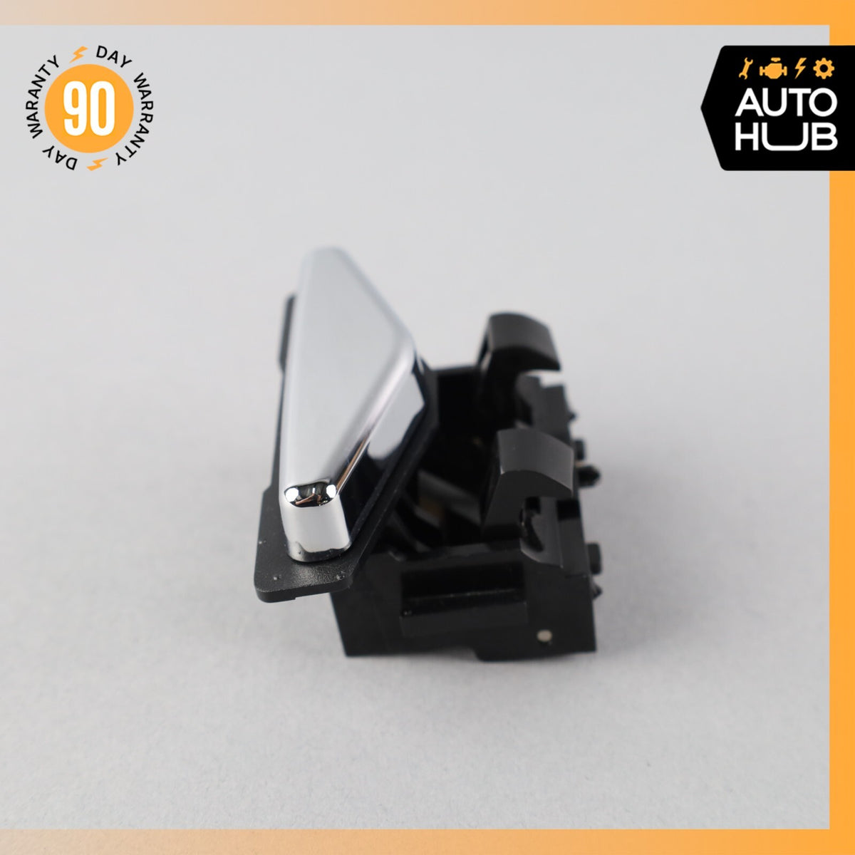 Maserati Quattroporte M156 Center Console Armrest Release Opener Button OEM - photo 2