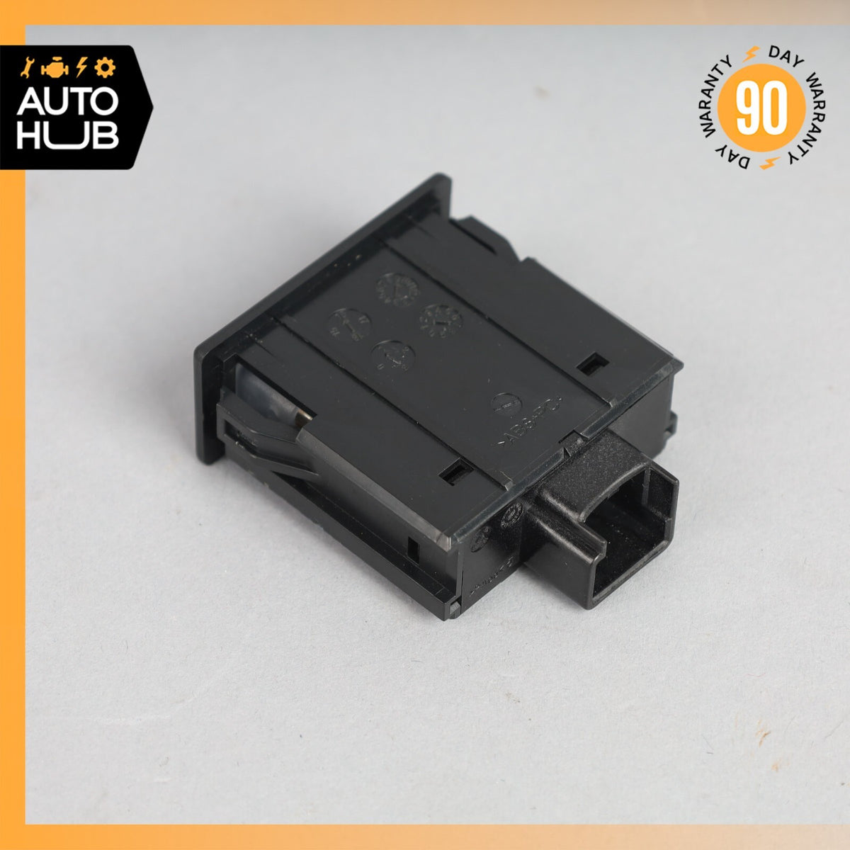 17-20 Maserati Levante S M161 Center Console Charge Ports 670037782 OEM 26k - photo 2