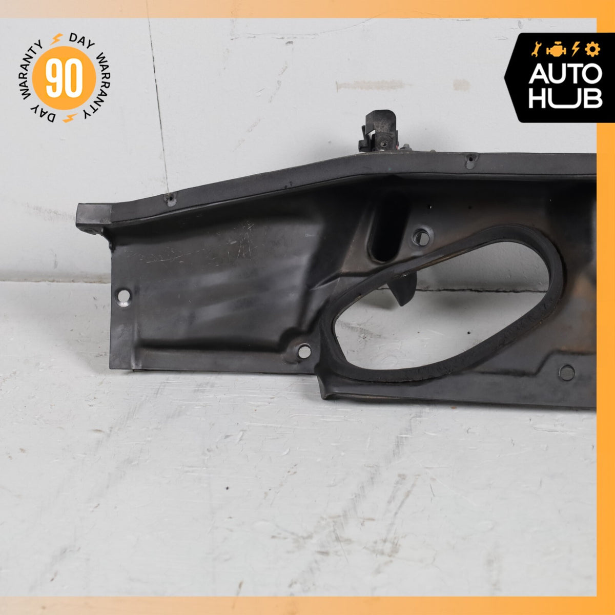 03-13 Maserati Quattroporte M139 Front Windshield Cowl Panel Trim Cover OEM - photo 2