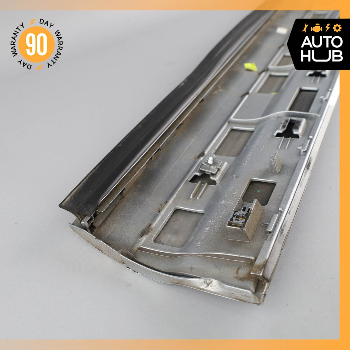 15-18 Porsche Cayenne 958 GTS Front Left Lower Door Molding Silver OEM - photo 19
