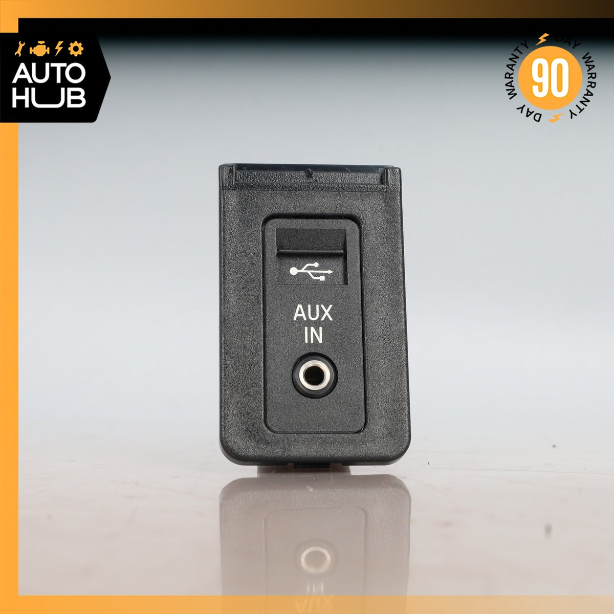 BMW E60 528i 328i Front Center Console Charge AUX/USB Port Socket OEM 78k - photo 2