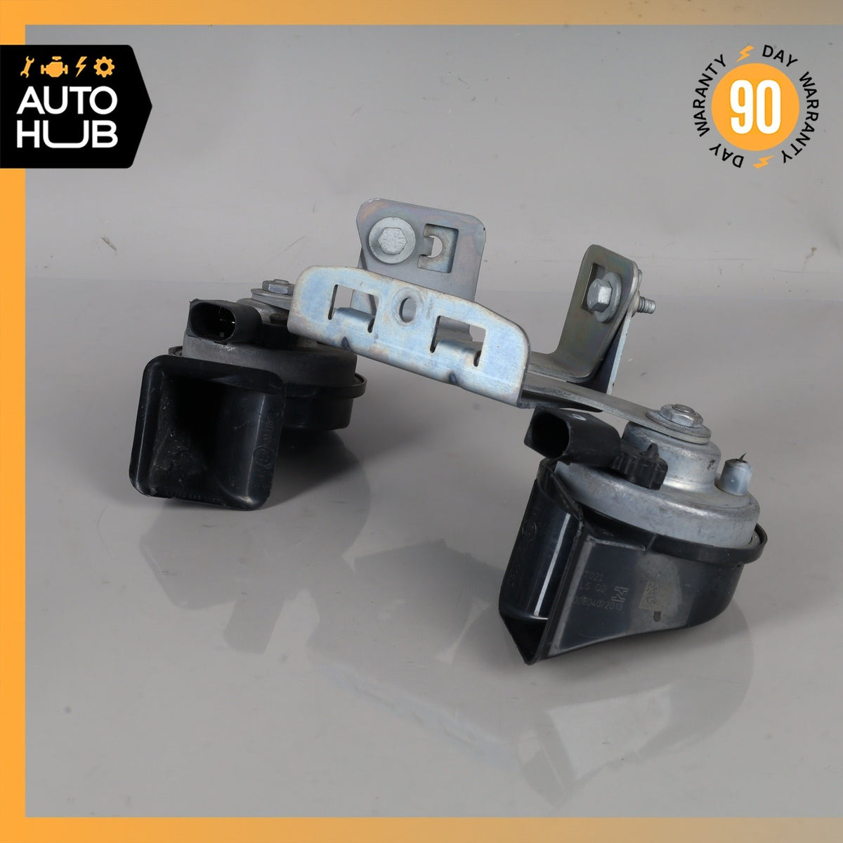 Mercedes W205 C63 AMG Left & Right Side High Tone Note Signal Horn Set OEM - photo 2