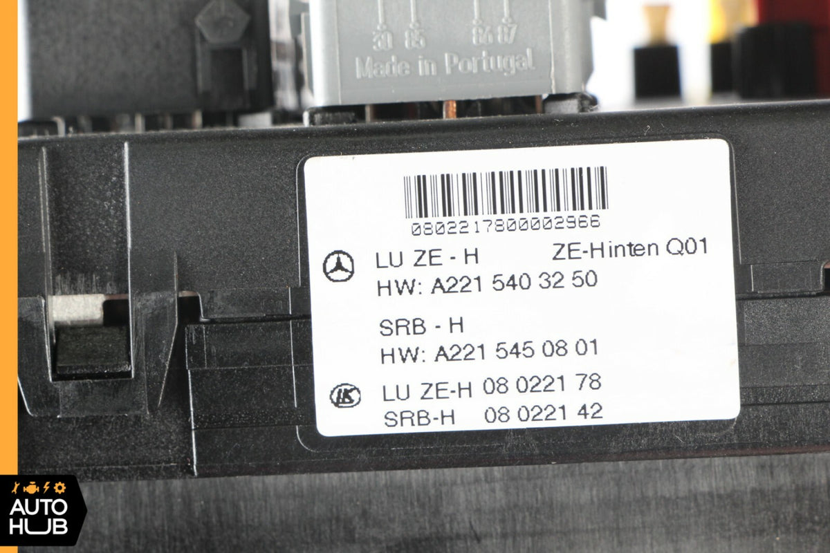 07-09 Mercedes W221 CL550 S550 S63 Rear Trunk Fuse Box 2215403250 OEM - photo 10
