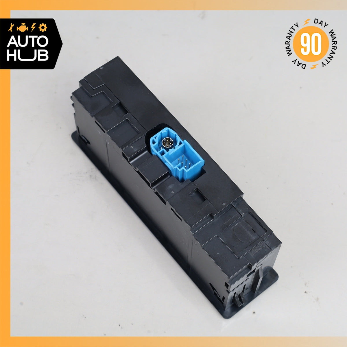 Mercedes W205 C63 AMG C300 C350e Center Console Socket USB Port OEM - photo 6